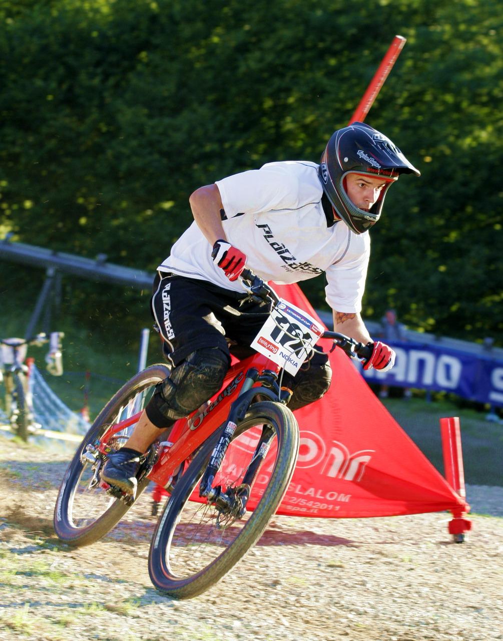 [Bild: ahcztauyq42v403lb.jpg]