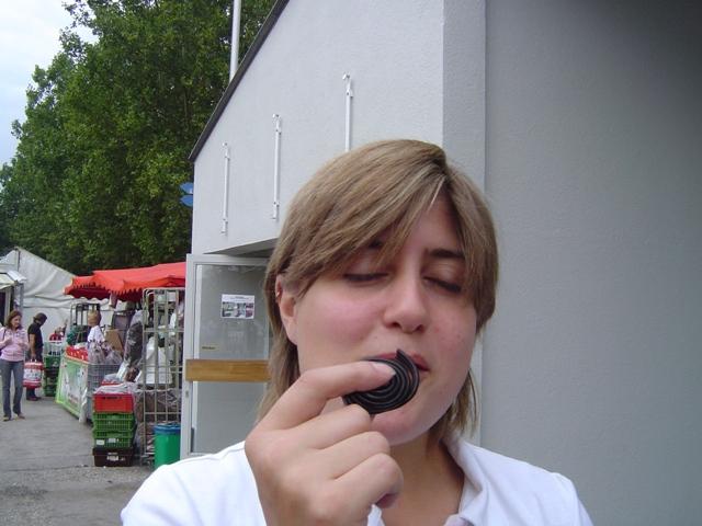 ai06123o330ajrf0g.jpg