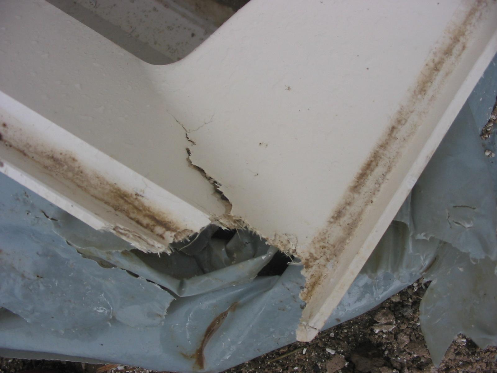 BAU.DE - Forum - Keller - 12197: Lichtschacht wurde beschädigt