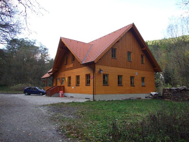 at8oskyaplnz7n8uq.jpg