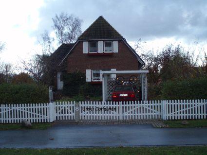 Attraktive Grundstücksbegrenzung gesucht: Nachbarn befahren unseren