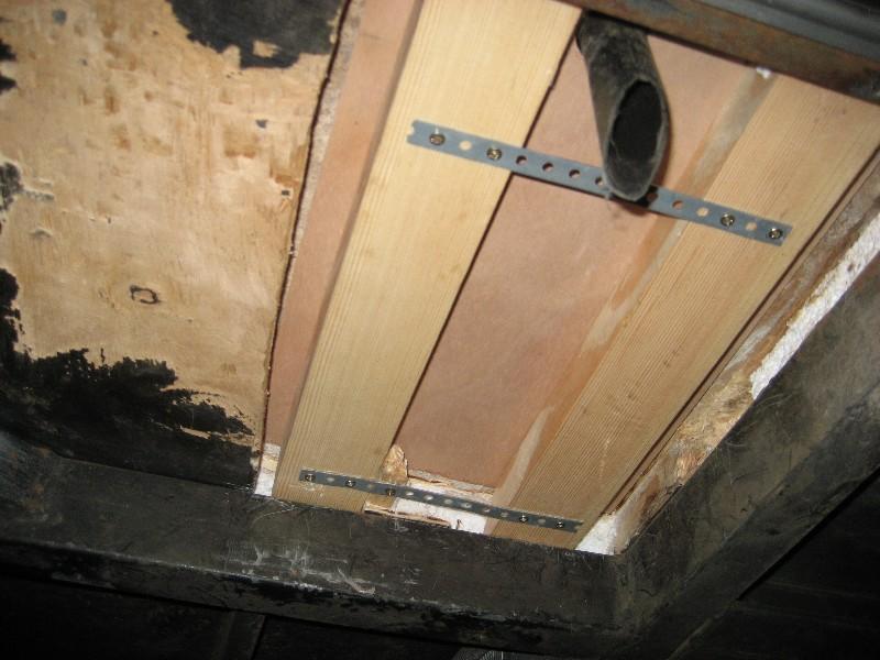 Unterboden unter Abwassertank verrottet an Triton aus 1997 - Eriba