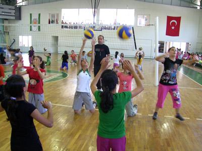 Tarsus Belediye Spor Voleybol Tak�m� Se�meleri Yap�ld�