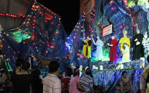 Những điều cần tránh khi đi chơi Noel khu Xóm Đạo Q.8. - 6