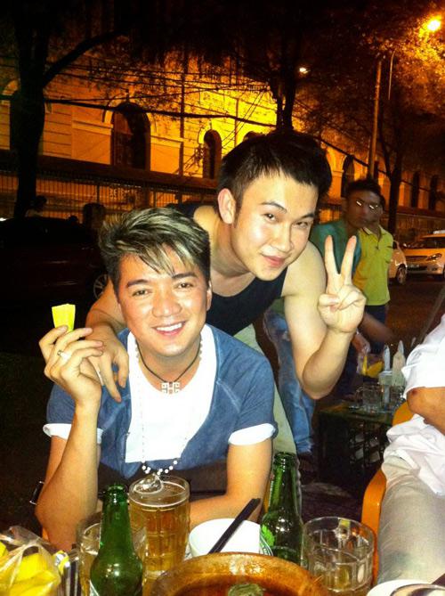 [Tình người] Mr Đàm nhậu ở Q.1 và 1 chút cao hứng hát live ngoài quán nhậu - 1