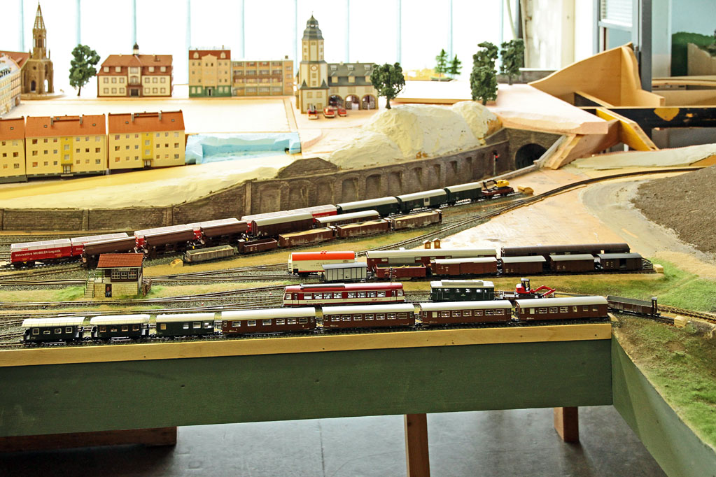 Zu Besuch bei der Modellbahnanlage des Heeressportvereins C2owca4e6h9zid38o