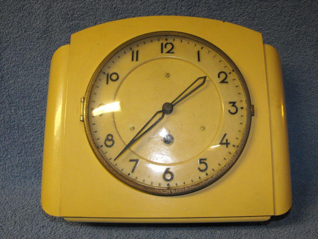 Alte Küchenuhr - The Ikea Table Tops