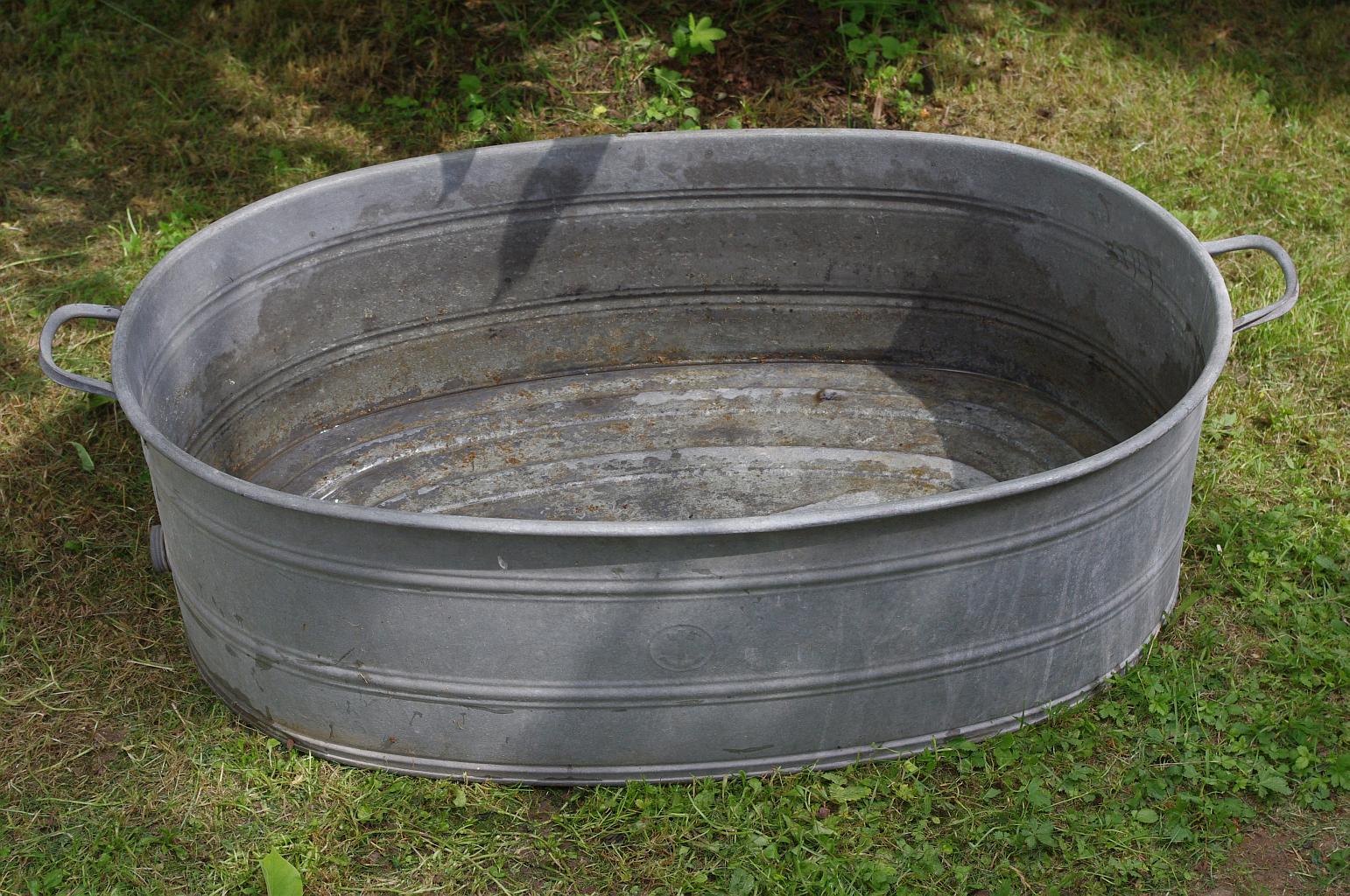 Alte, große Zinkbadewanne, Zinkwanne, Badewanne, Pflanzkübel