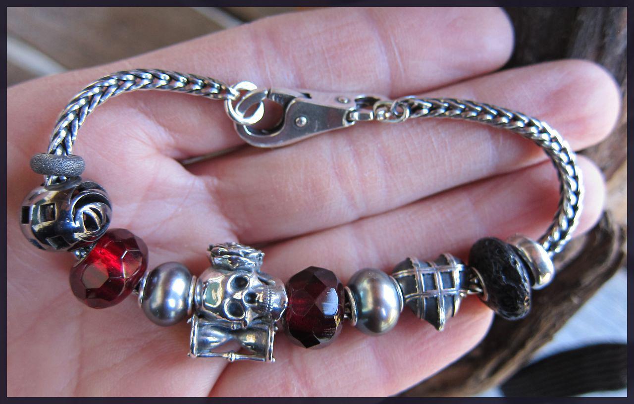 Fera's Skull and Dystopic Heart, meant for each other :) Clcuit3p2a0v99c6q