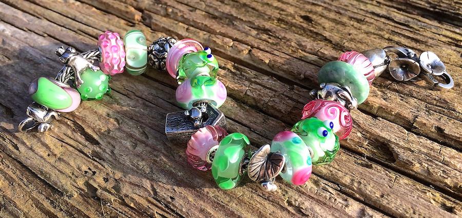 frogs in spring mood Cw553thqyt2oo57a4